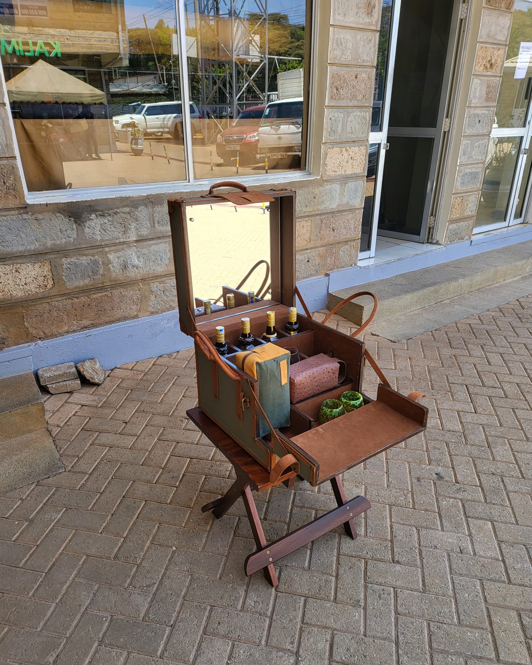 Medium Wooden Bar Box with Full Leather Cladding - Image 6