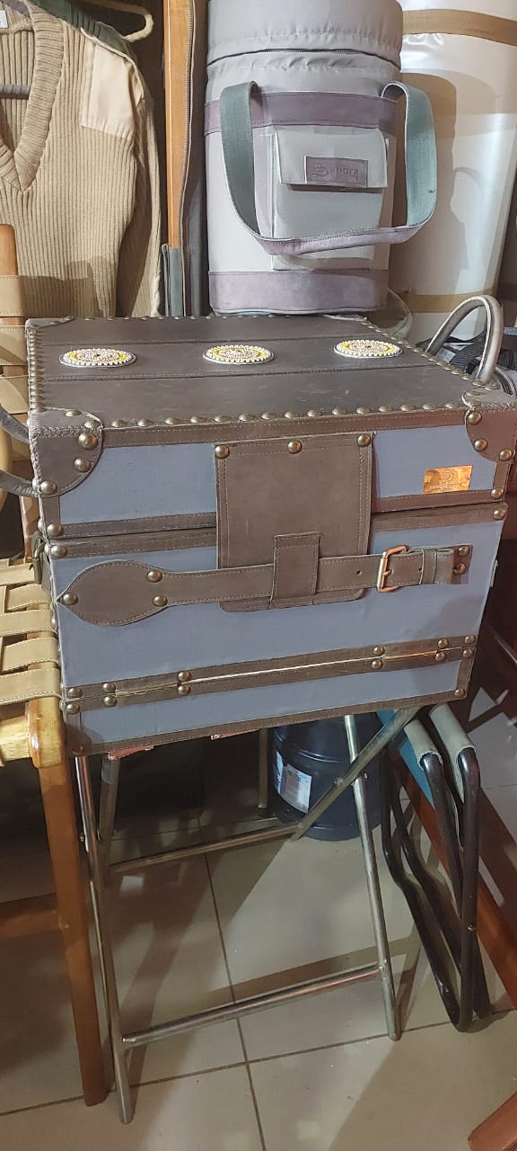 Medium Wooden Bar Box with Full Leather Cladding - Image 9