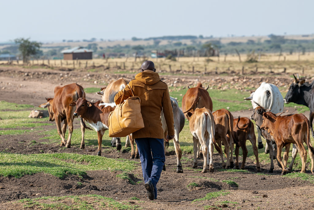 Weekender Bag in Chestnut Leather - Image 12