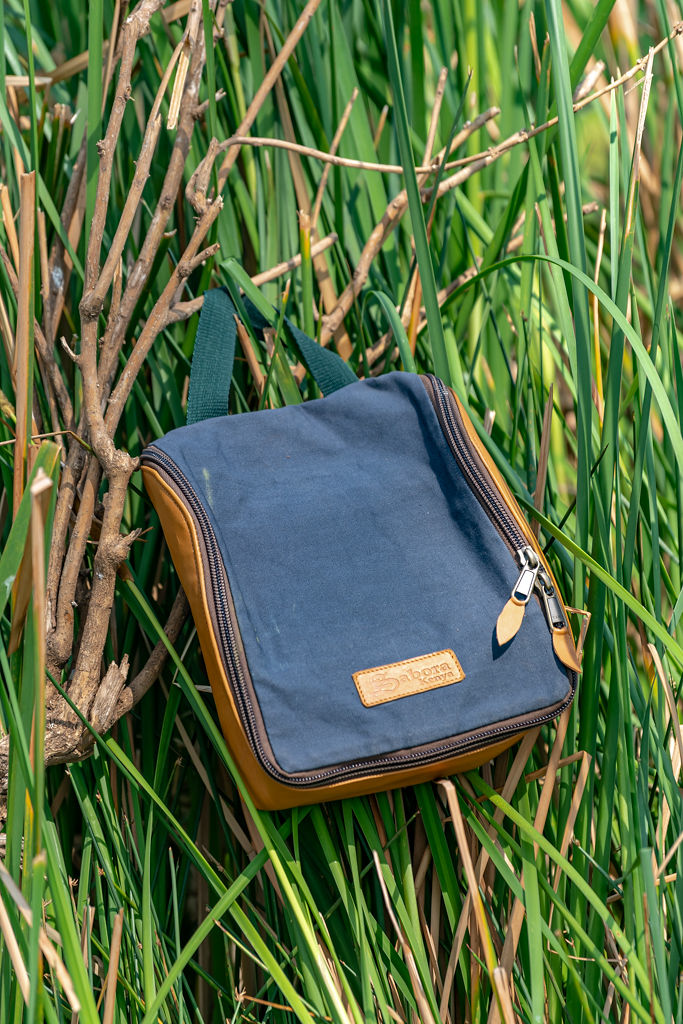 Canvas Safari Washbag with Mirror - Image 8