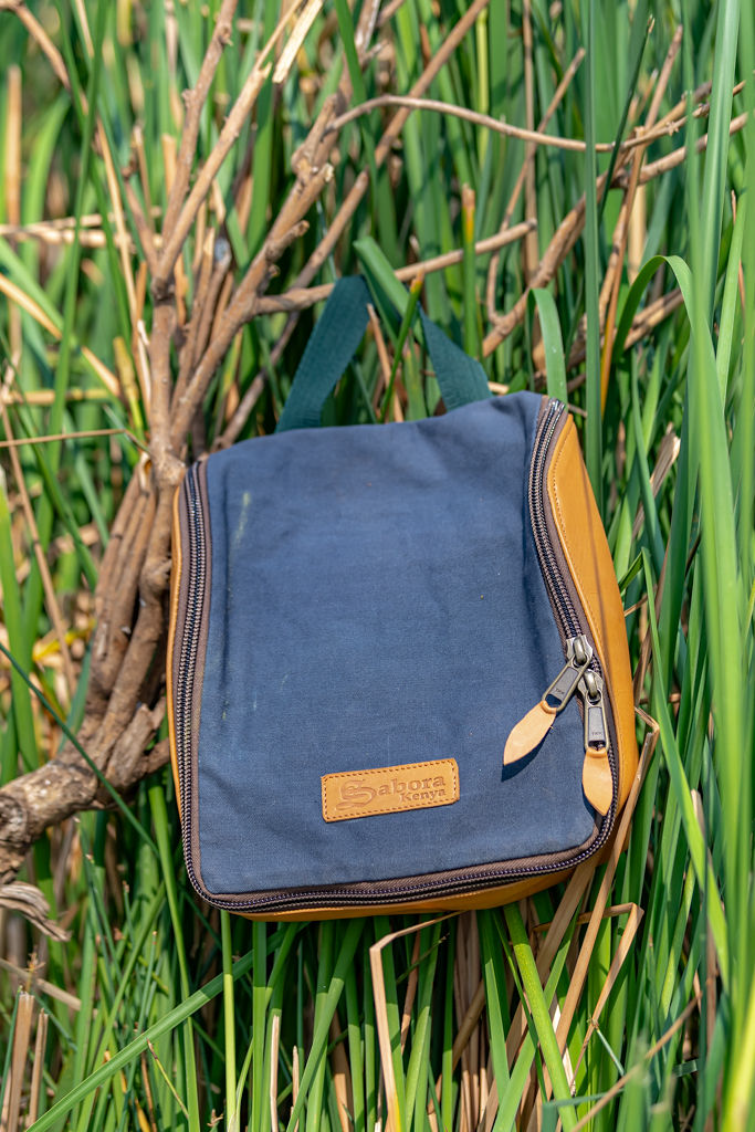 Canvas Safari Washbag with Mirror - Image 10