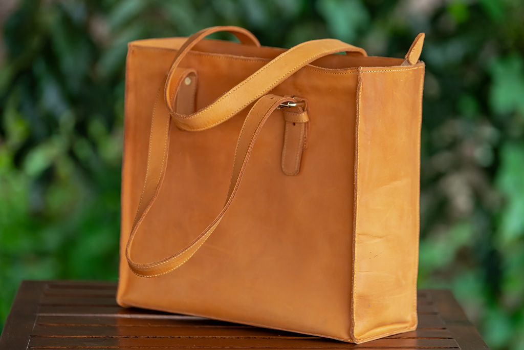 Ladies Handbag in Tan Leather - Image 8