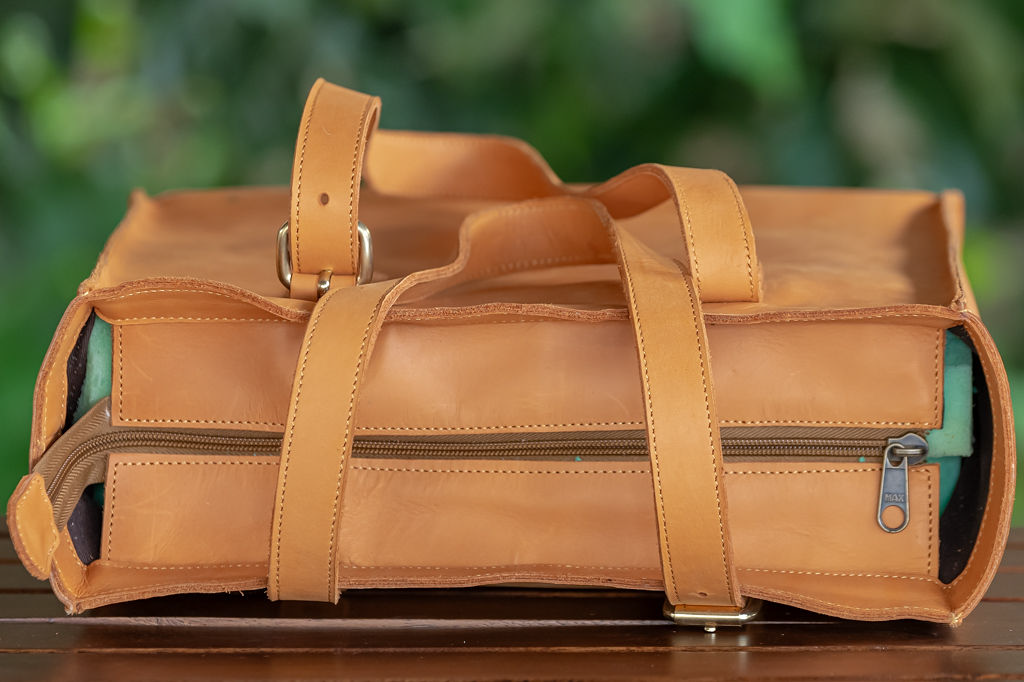 Ladies Handbag in Tan Leather - Image 3