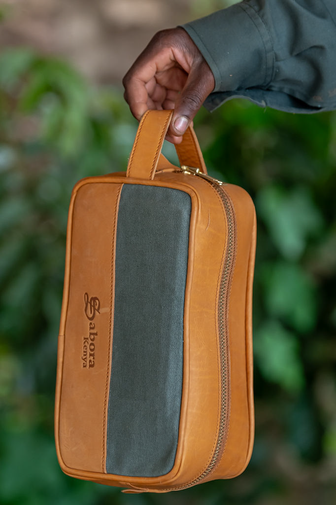 Green Canvas & Leather Wash Bag - Image 5
