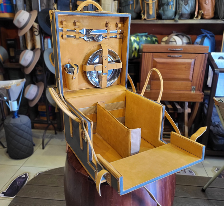 Medium Wooden Bar Box with Full Leather Cladding - Image 5