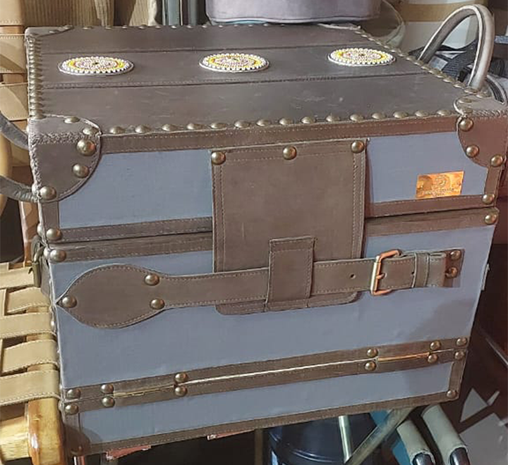 Medium Wooden Bar Box with Full Leather Cladding - Image 3