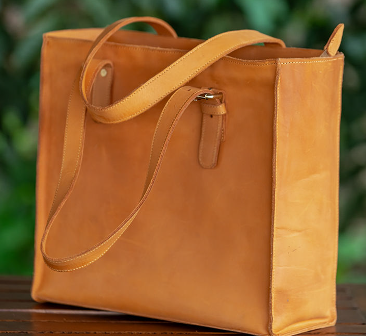 Ladies Handbag in Tan Leather