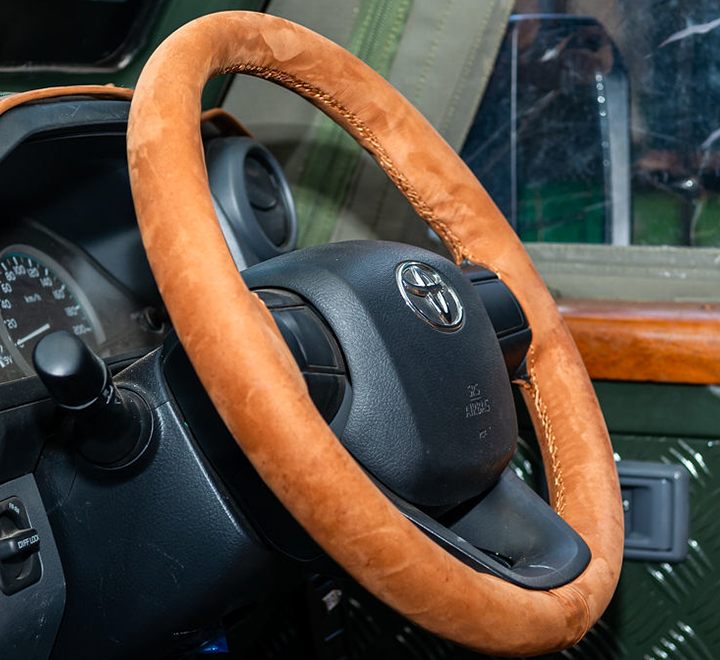 Steering Wheel Cladding in Chestnut Leather