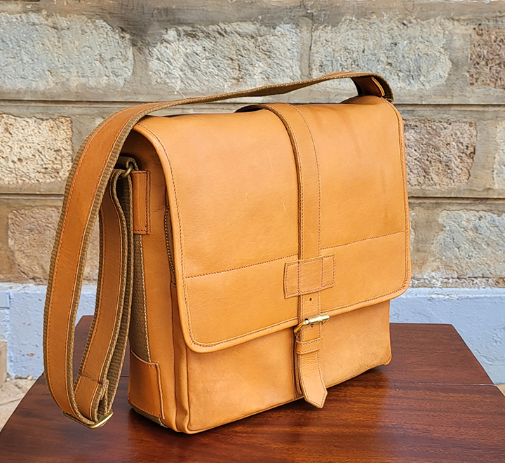 Pull Up Leather Messenger Bag - Image 3