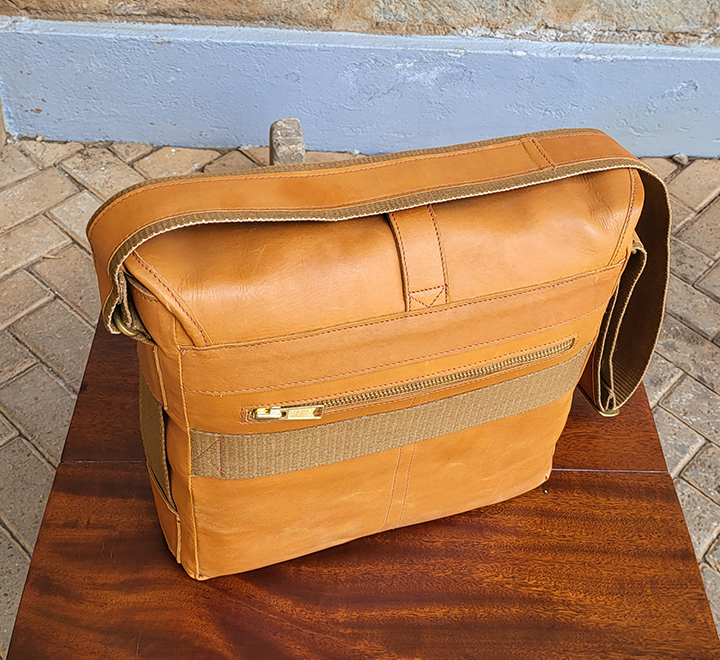 Pull Up Leather Messenger Bag - Image 4