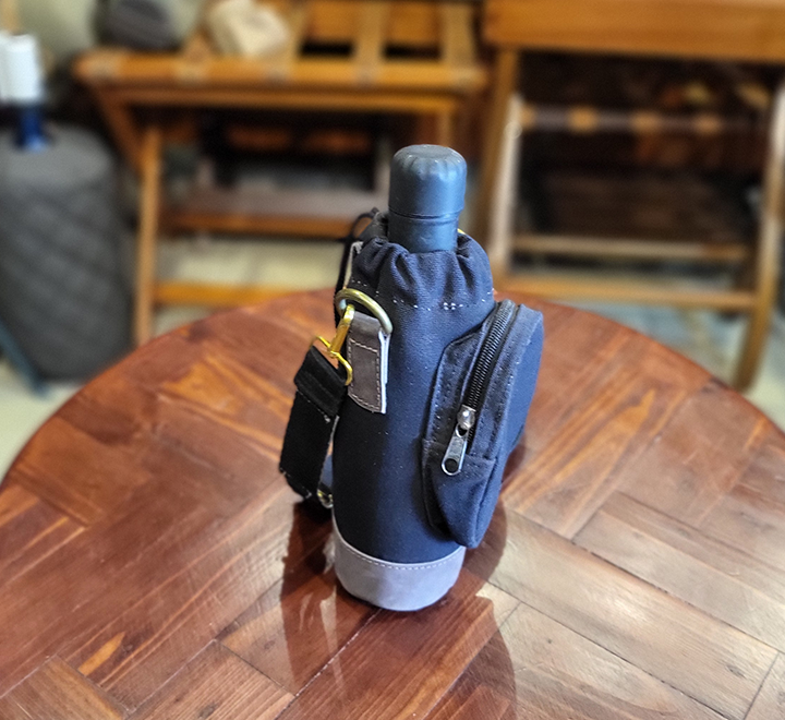 Bottle cover in green canvas and leather skirting - Image 4