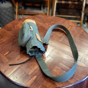 Bottle cover in green canvas and leather skirting