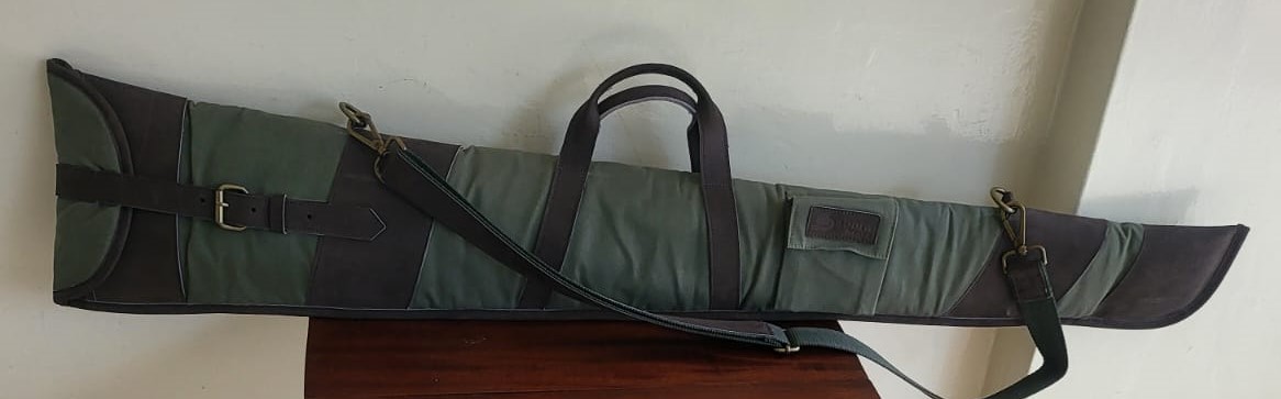 Rifle case in green canvas and tan leather